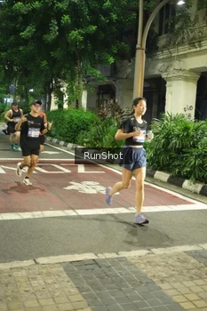 Runner Photo 4209954