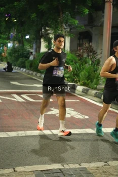 Runner Photo 4210004