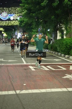 Runner Photo 4210016
