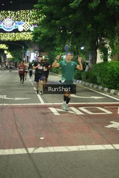 Runner Photo 4210018