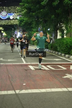 Runner Photo 4210019
