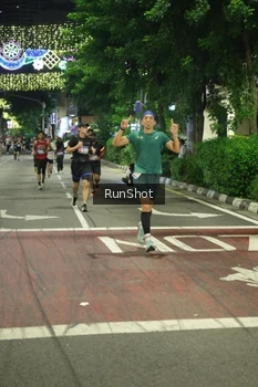 Runner Photo 4210020