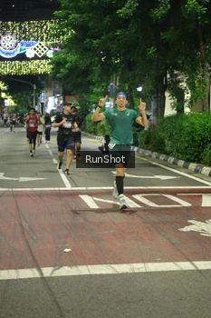 Runner Photo 4210021