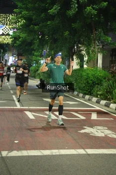 Runner Photo 4210024