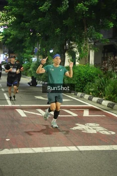 Runner Photo 4210030