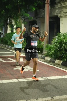 Runner Photo 4210075