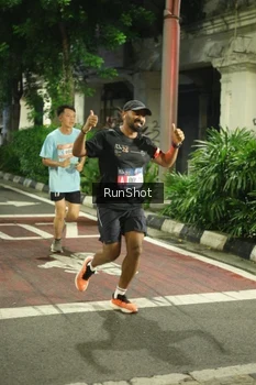 Runner Photo 4210077