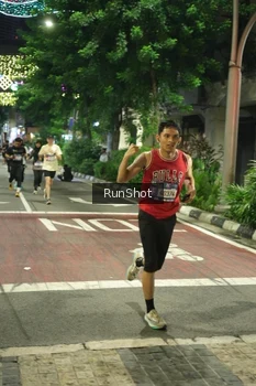 Runner Photo 4210111