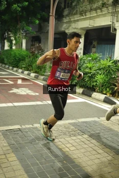 Runner Photo 4210112