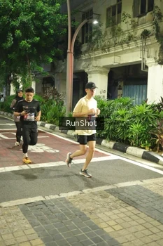 Runner Photo 4210114