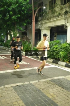 Runner Photo 4210115