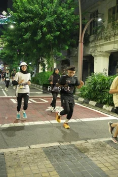 Runner Photo 4210116