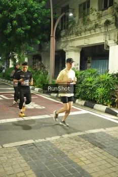 Runner Photo 4210118