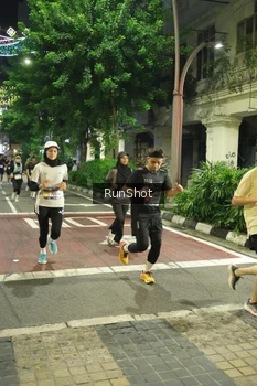 Runner Photo 4210120