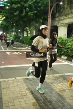 Runner Photo 4210131