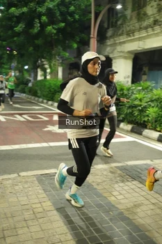 Runner Photo 4210133