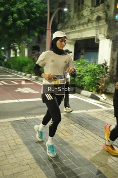 Runner Photo 4210137