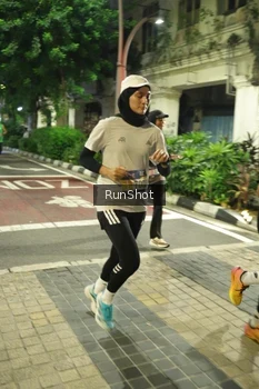 Runner Photo 4210141