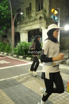 Runner Photo 4210143