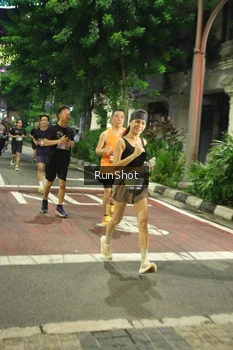 Runner Photo 4210217