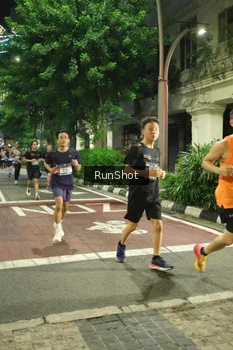 Runner Photo 4210243