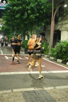 Runner Photo 4210244