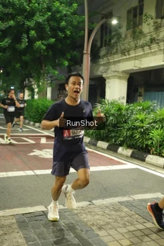 Runner Photo 4210280