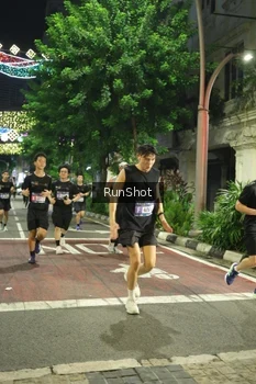 Runner Photo 4210308