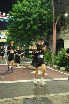 Runner Photo 4210311