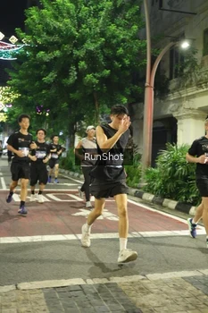 Runner Photo 4210313