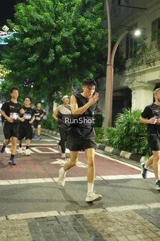 Runner Photo 4210314