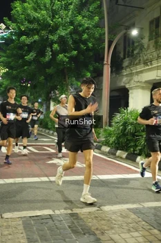 Runner Photo 4210315