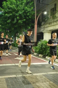 Runner Photo 4210316
