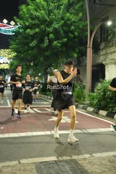 Runner Photo 4210319