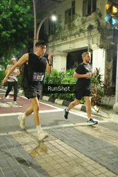 Runner Photo 4210324