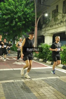 Runner Photo 4210330