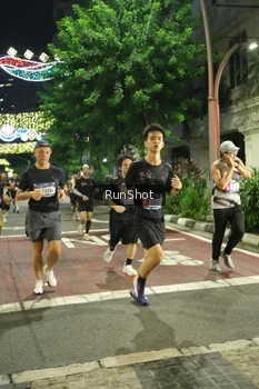 Runner Photo 4210333