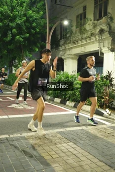 Runner Photo 4210341