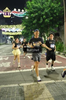 Runner Photo 4210343