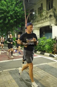 Runner Photo 4210354