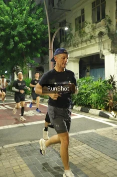 Runner Photo 4210355