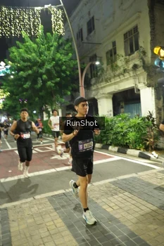 Runner Photo 4210384