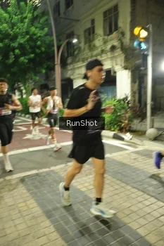 Runner Photo 4210393