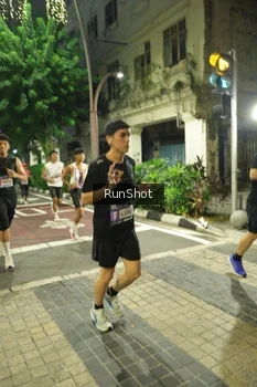 Runner Photo 4210396