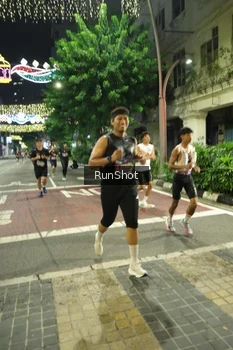 Runner Photo 4210402