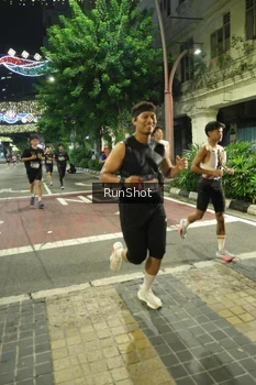 Runner Photo 4210404