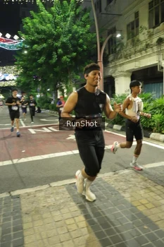 Runner Photo 4210409