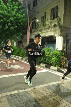 Runner Photo 4210452