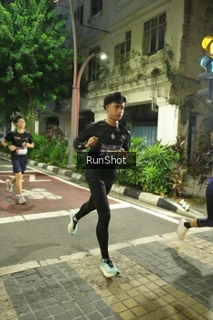 Runner Photo 4210453