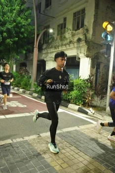 Runner Photo 4210455